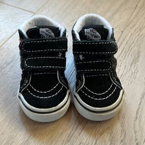 Black mid-top toddler vans size 3.0